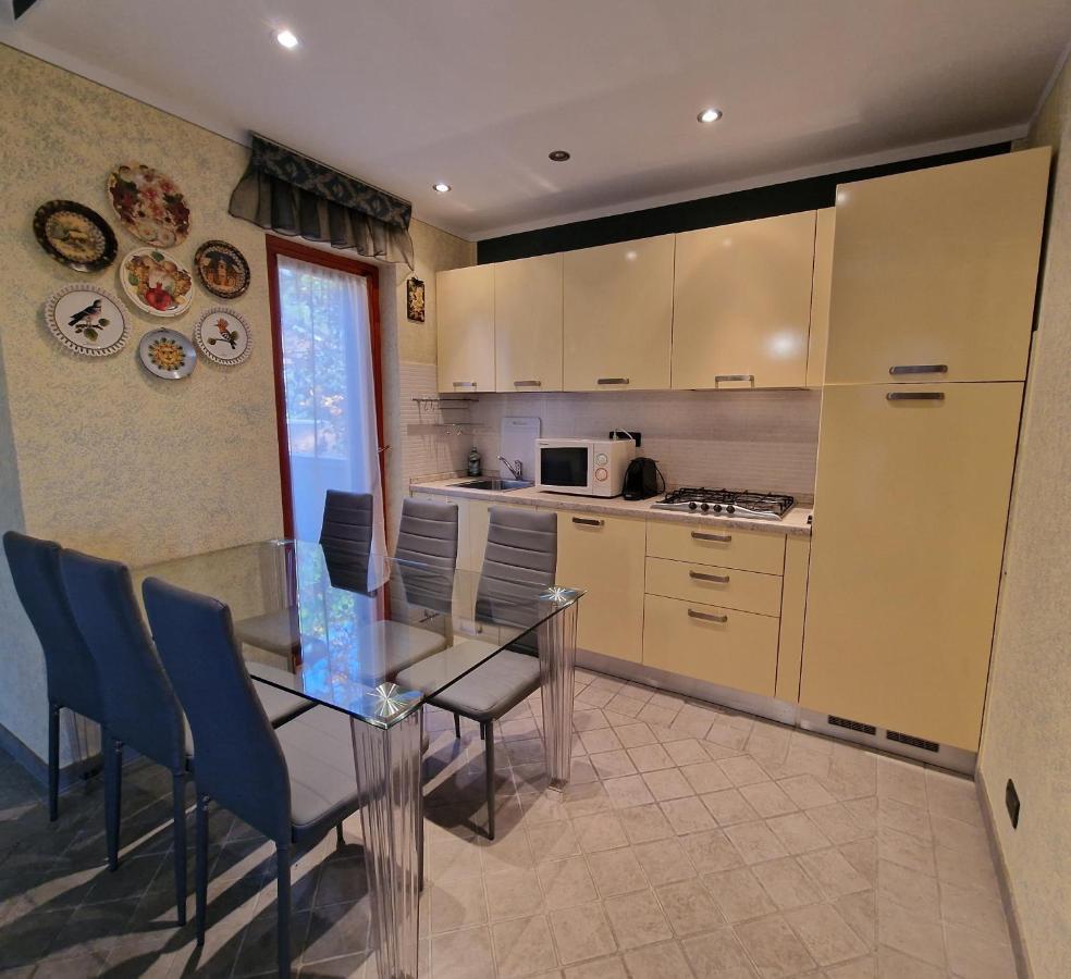 Casa Vittoria Sirmione Punta Gro Con Piscinaアパートメント エクステリア 写真