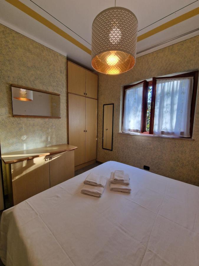Casa Vittoria Sirmione Punta Gro Con Piscinaアパートメント エクステリア 写真