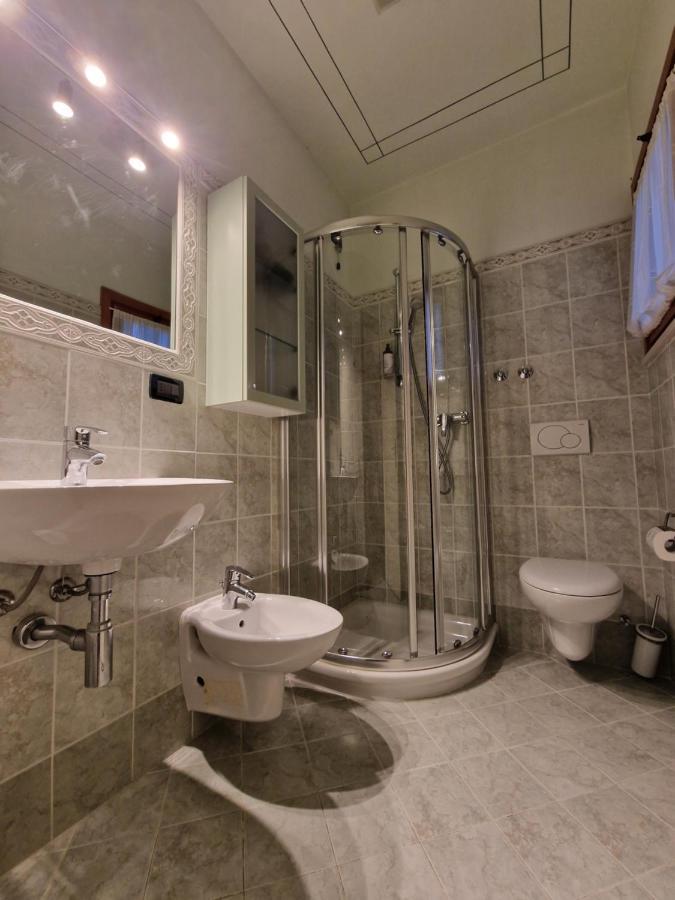 Casa Vittoria Sirmione Punta Gro Con Piscinaアパートメント エクステリア 写真