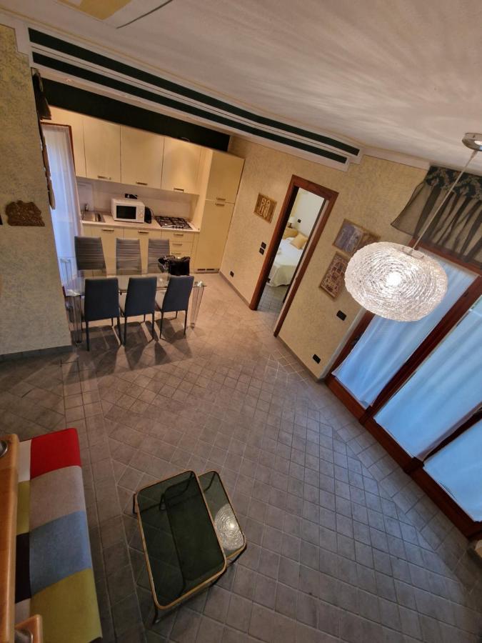 Casa Vittoria Sirmione Punta Gro Con Piscinaアパートメント エクステリア 写真